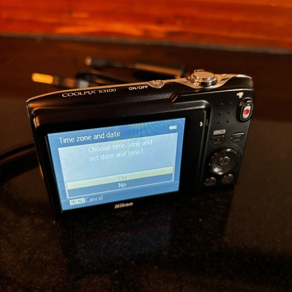 Nikon COOLPIX S3100 Digital Camera 14 MP‎ 5X Nikon Wide Angle Optical Zoom